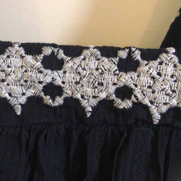 Universal Threads Tank Top - Picture 2 of 3